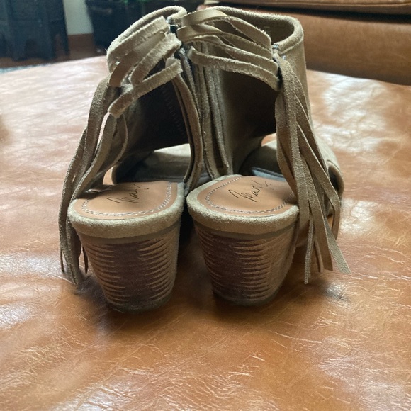 Mari A. Wylie Camel leather heeled open toe booty size 9 - Picture 3 of 6